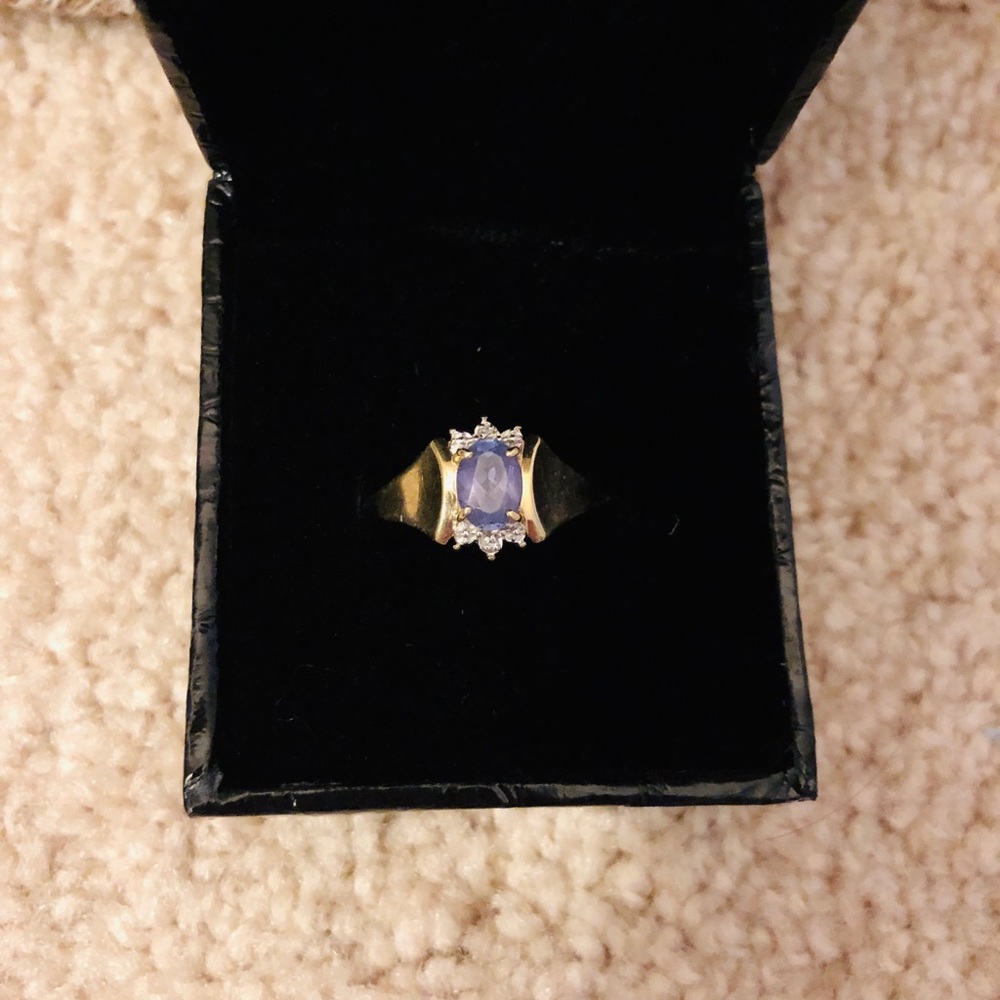 10 kt tanzanite and diamond ring